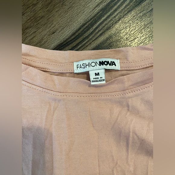 Nude/pink tshirt 👚 - Picture 2 of 2